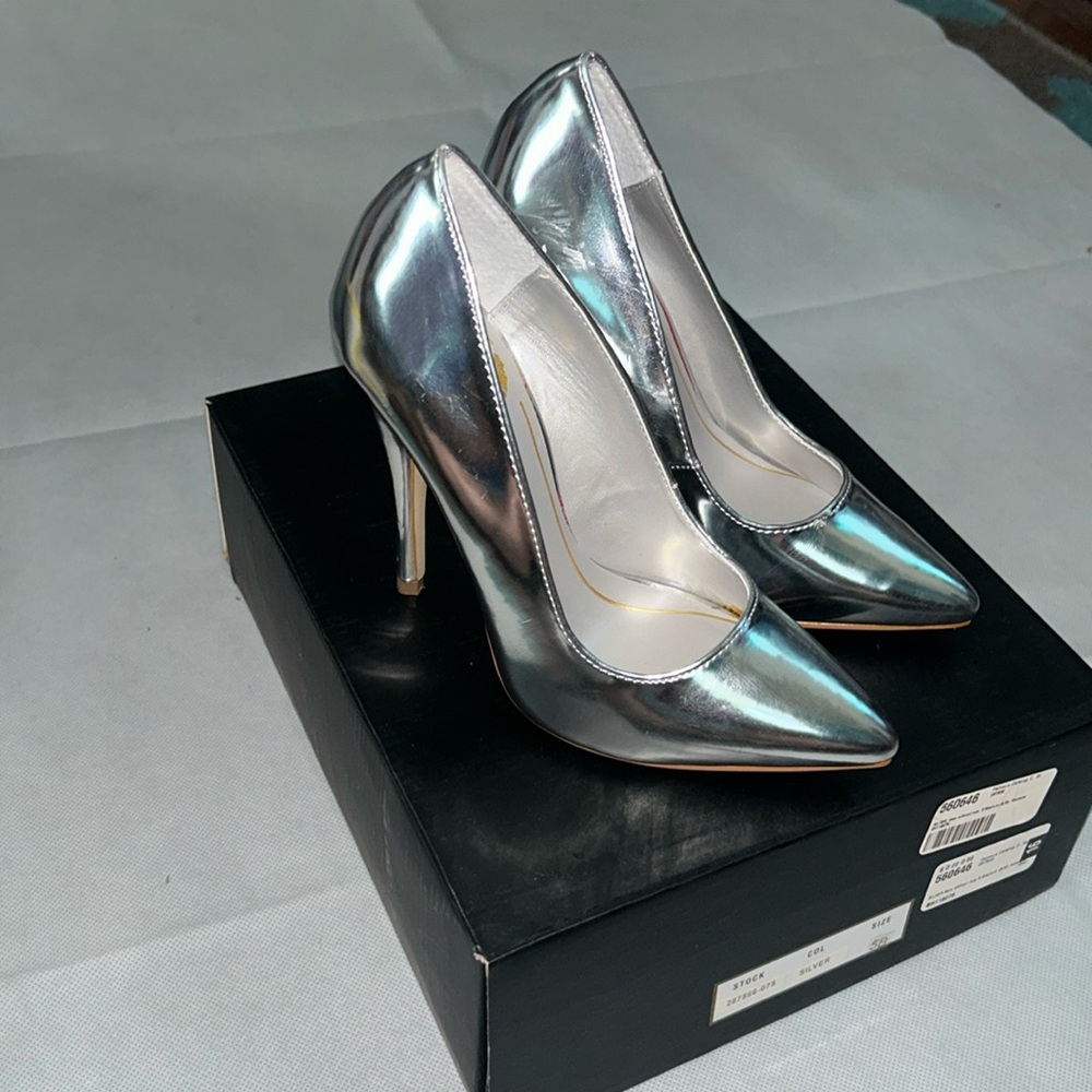 Colin Stuart metallic silver heels size 5 new in box
